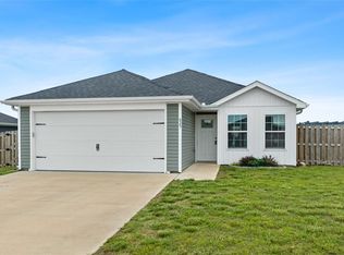 825 S Crow St, Siloam Springs, AR 72761