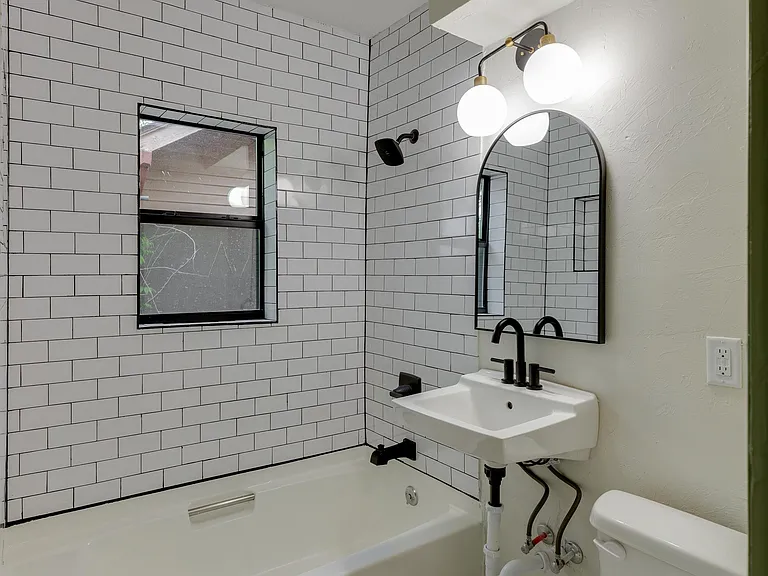 420 NW 26th St #3 — Photo 5