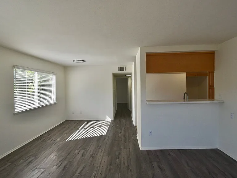 15520 Foothill Blvd — Photo 17