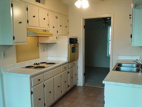 17x8 Kitchen with plenty of cabinets space