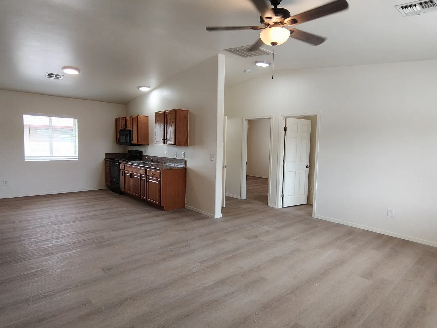 3 bed, 1300 sqft, $1,475 — Photo 2