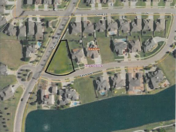 4th image of 3702 NE Eastlake Dr