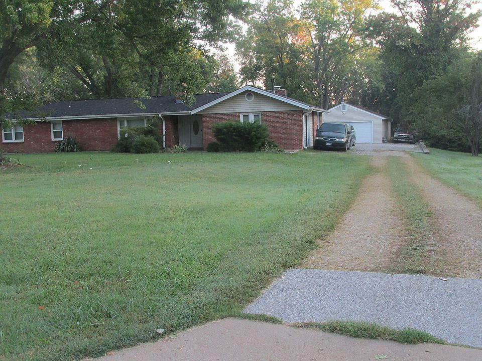 2nd image of 215 Barker Ln