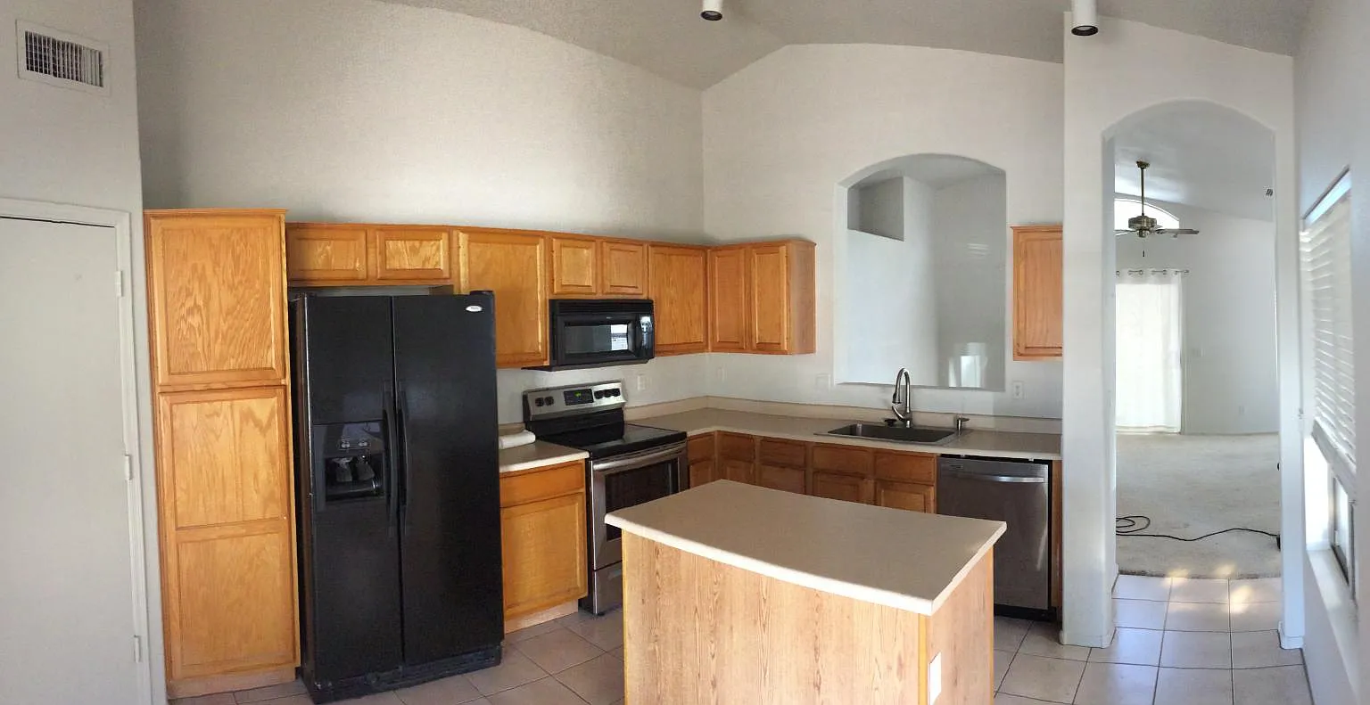 3 bed, 1233 sqft, $2,100 — Photo 1