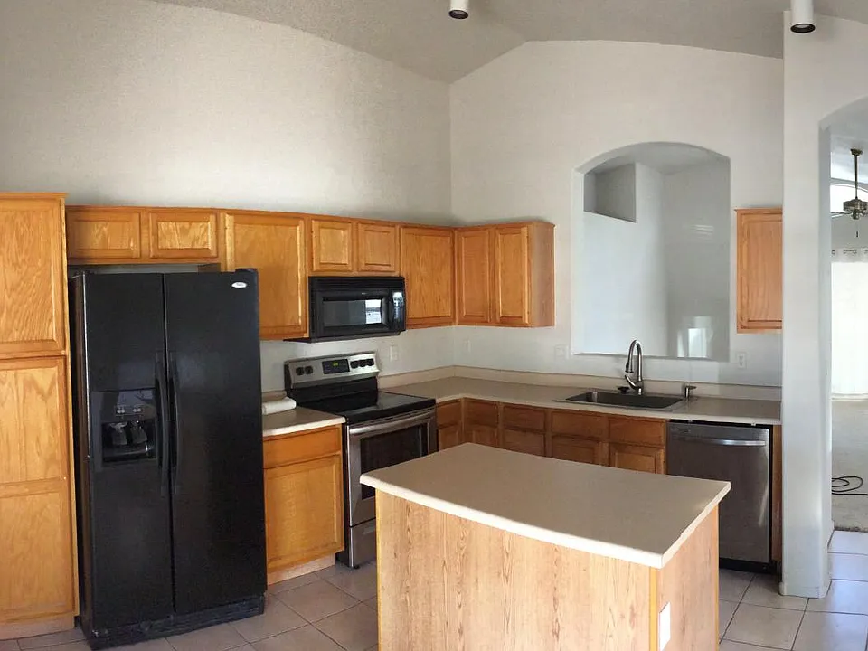 1960 W Oriole Way