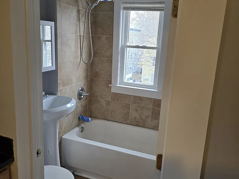 315 Cedar St #6 — Photo 9