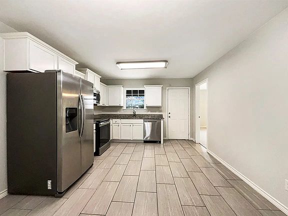 5th image of 5024 Chapman St