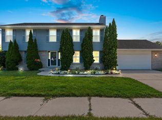 3969 Meadowbrook Ct, Sheboygan, WI 53081
