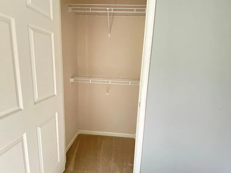 17 Champlain Dr — Photo 9