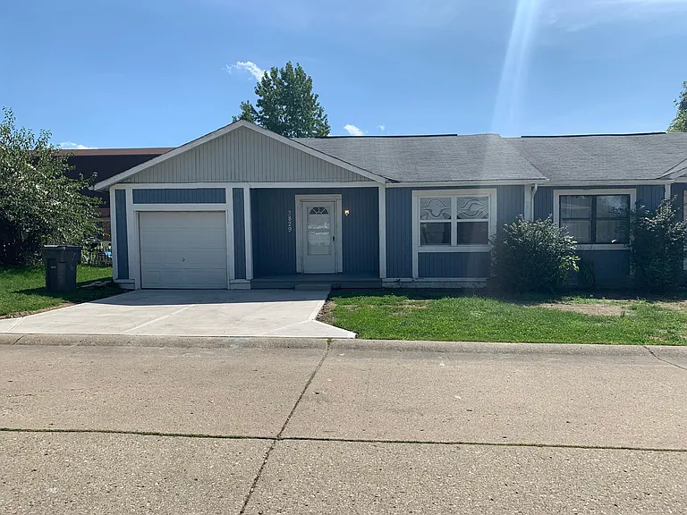 3829 Sherman Towne Dr — Photo 1