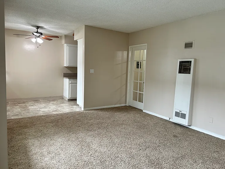 260 N Oak Ave #3 — Photo 1