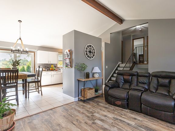 2nd image of 1409 Lizabeth Ln