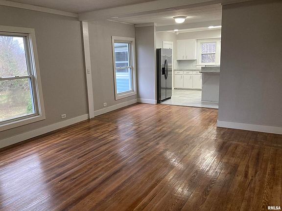 2nd image of 709 E Illinois Ave