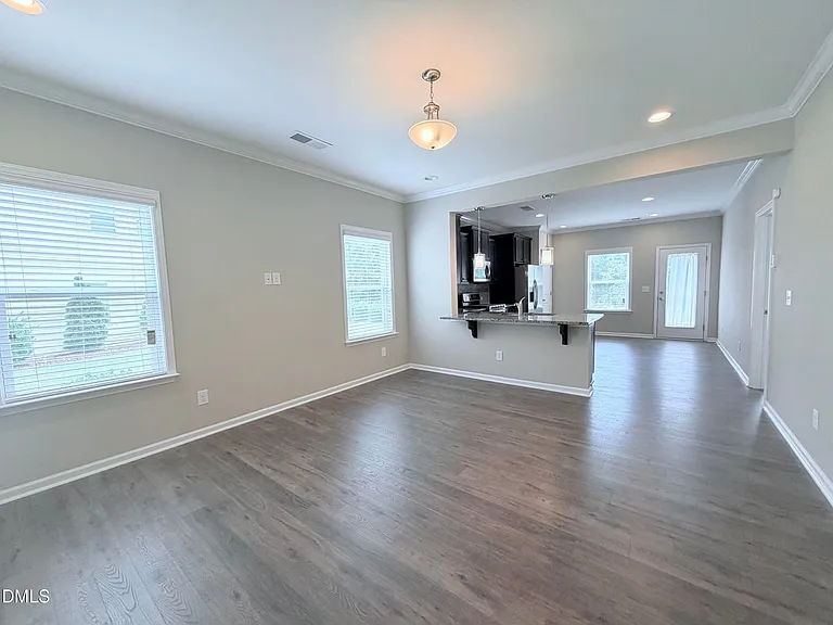 572 Chessie Sta — Photo 4