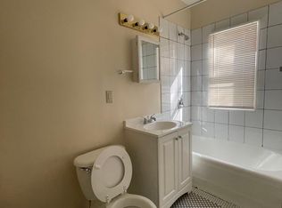 1025 N 24th St APT 4, Milwaukee, WI 53233