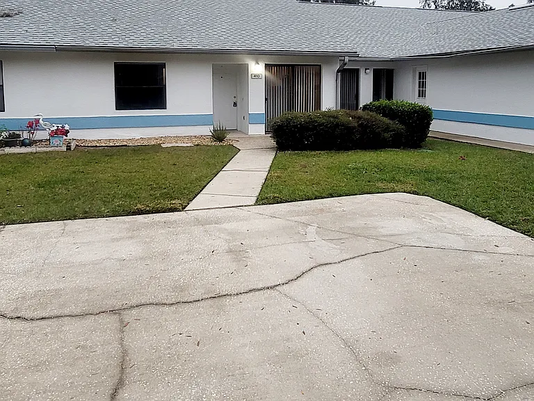 410 Landing Blvd — Photo 1