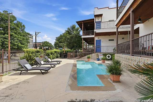 1542 N Alamo St #201 — Photo 31