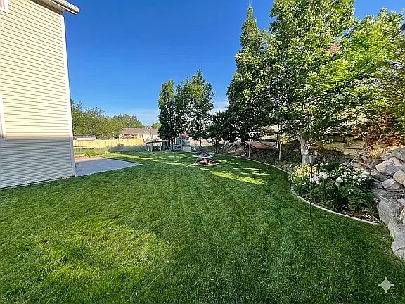 4028 E Clark Cir — Photo 15
