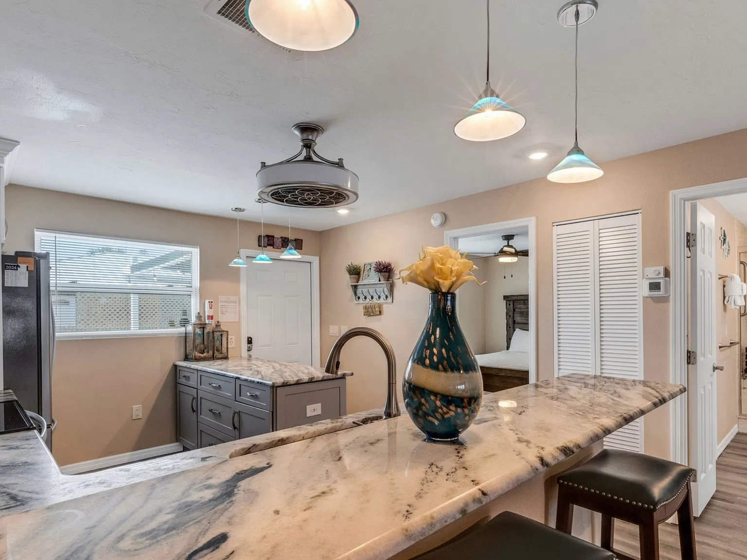 2 bed, 1100 sqft, $3,989 — Photo 2