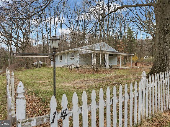 3rd image of 14 Alpine Ln
