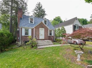 125 Eastview Ave, Leonia, NJ 07605