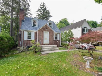 125 Eastview Avenue, Leonia, NJ, 07605