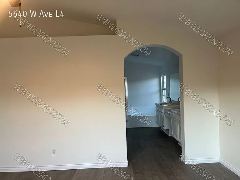 5640 W Avenue L4 — Photo 18