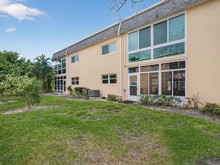 2950 SE Ocean Blvd — Photo 28
