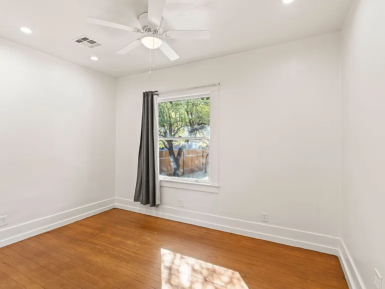 1541 E Mabel St — Photo 27
