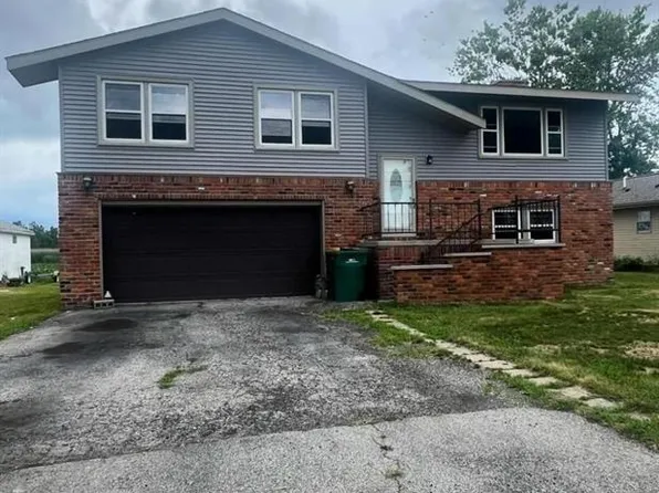 35806 Erie Dr, Brownstown, MI 48173