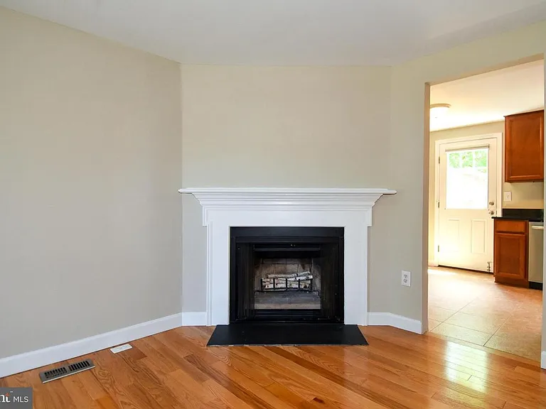 27 Marian Ct — Photo 8