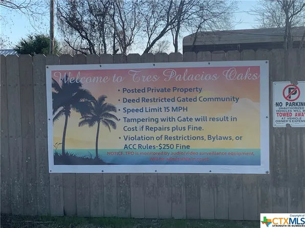 65 Old River Rd N, Palacios, TX 77465