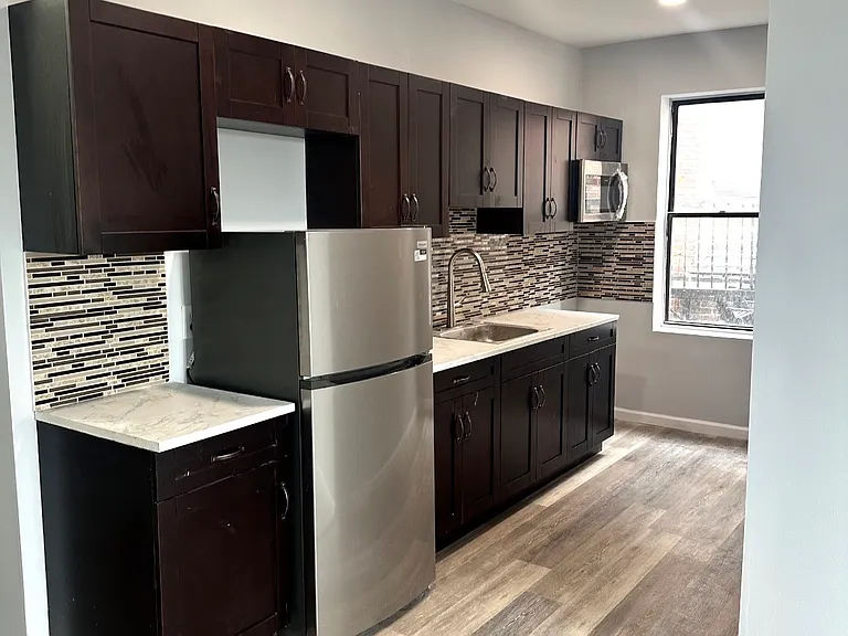 43 Broadway #43 — Photo 1
