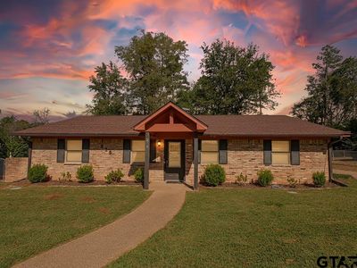 213 Treetop Ln, Lindale, TX, 75771