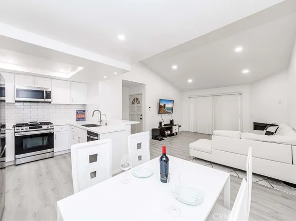 10450 E Briar Oaks Dr, Stanton, CA 90680