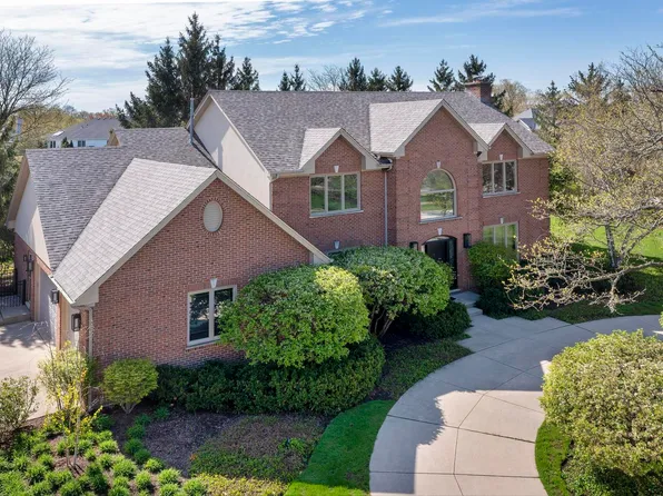 1510 Windy Hill Dr, Northbrook, IL 60062