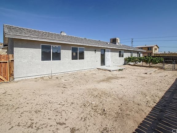 4th image of 16532 Village Dr