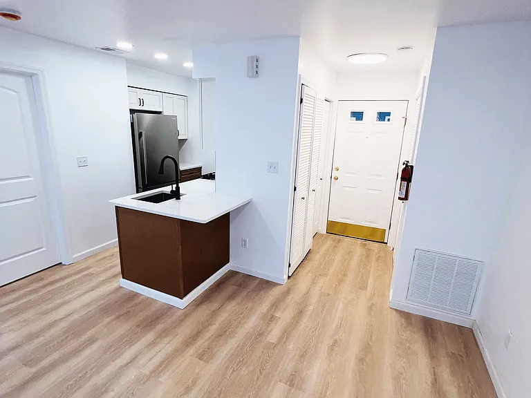 112 Longfield Ct — Photo 10