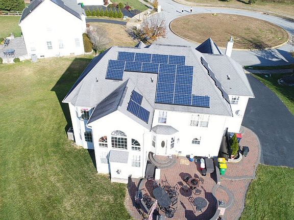2nd image of 808 Sweet Hollow Ct