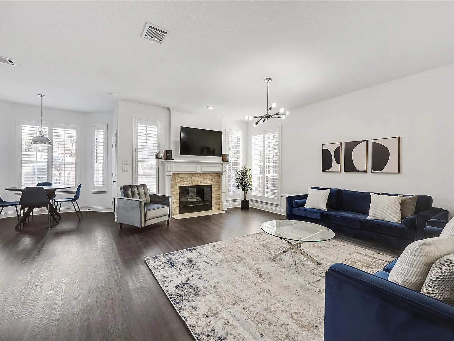 5 bed, 2.5 bath, 2417 sqft, $9,750 — Photo 3