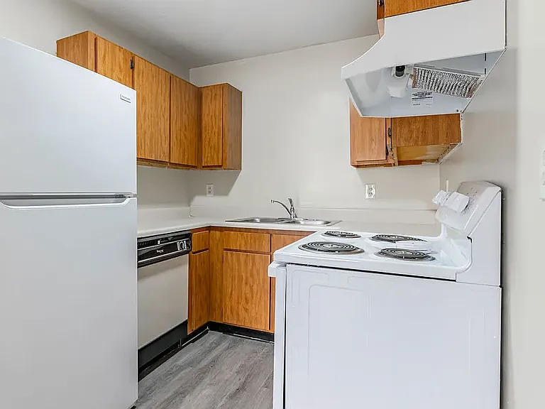 Oak Tree Apartments — Photo 3