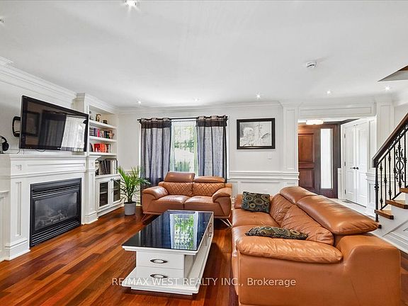 3rd image of 11 Hillcroft Dr