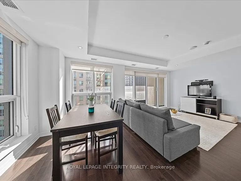 242 Rideau St #909 — Photo 7
