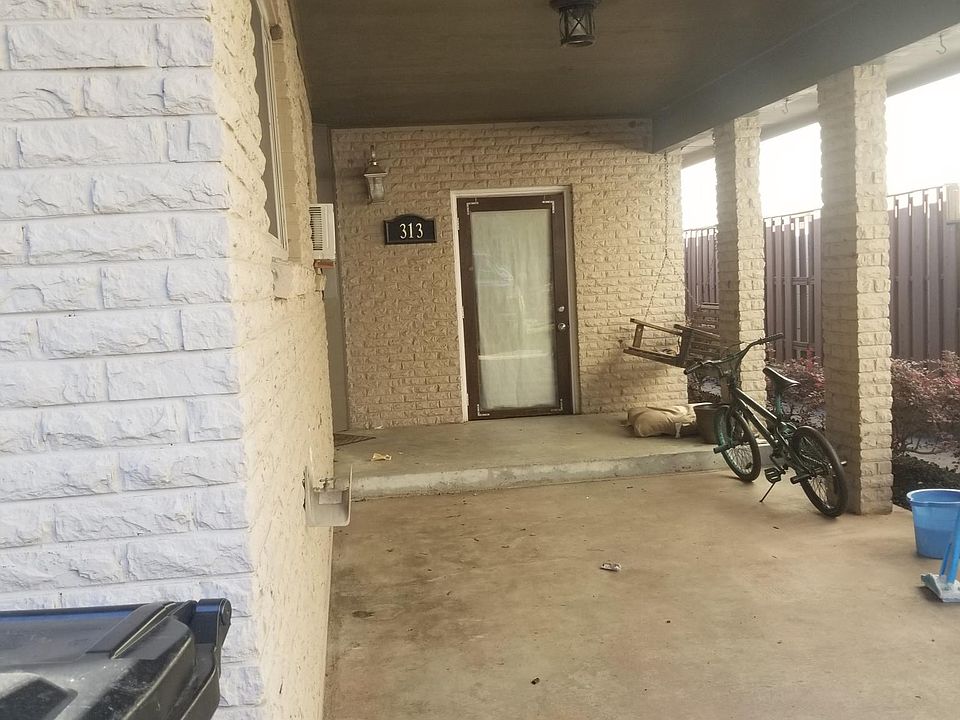 2nd image of 313 W Robert E Lee Blvd #313