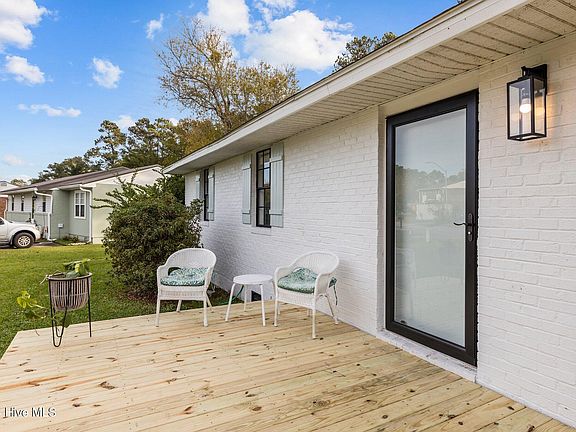 4th image of 1007 N Yaupon Terrace