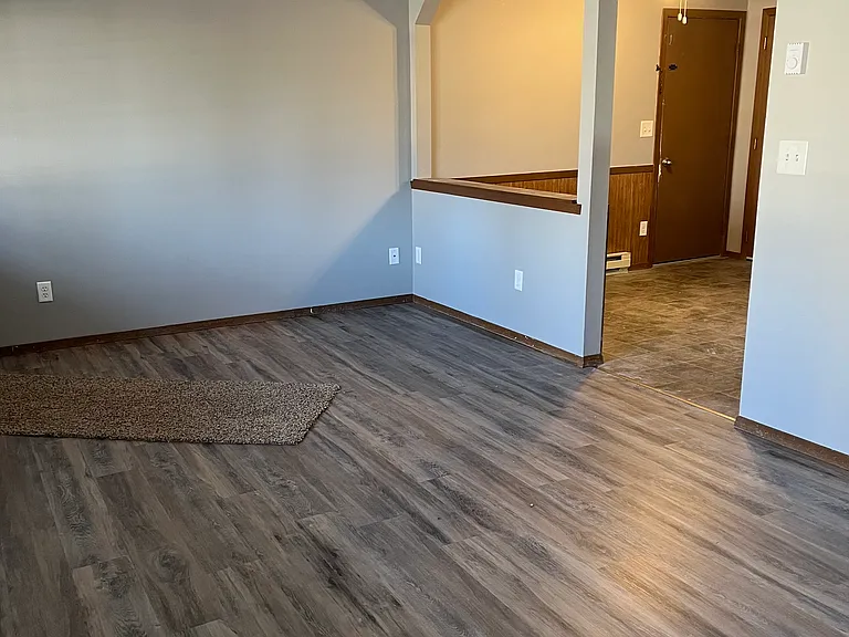 307 E Green Meadow Dr — Photo 4
