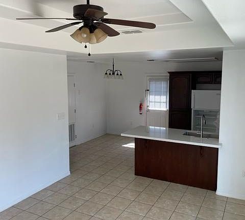 5th image of 803 Hackberry Ave #2