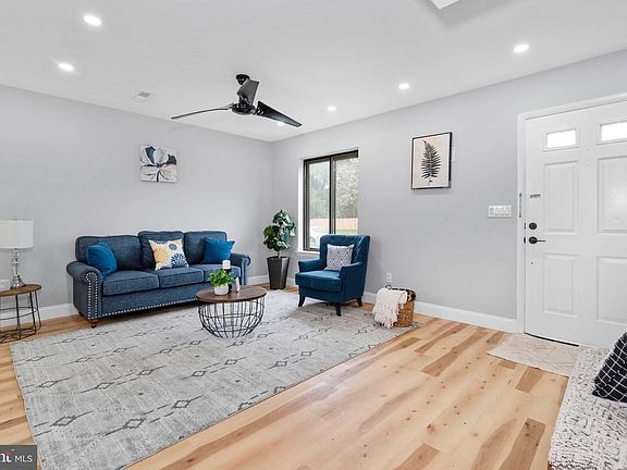 5th image of 429 Summer Park Cres