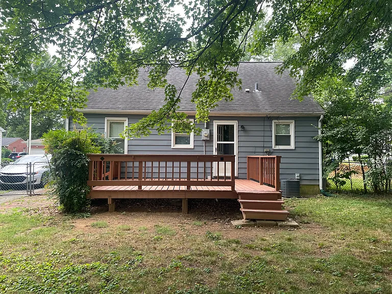 549 Sheridan Dr — Photo 16
