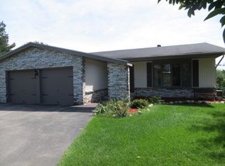 N48W26395 Bayberry Ct, Pewaukee, WI 53072